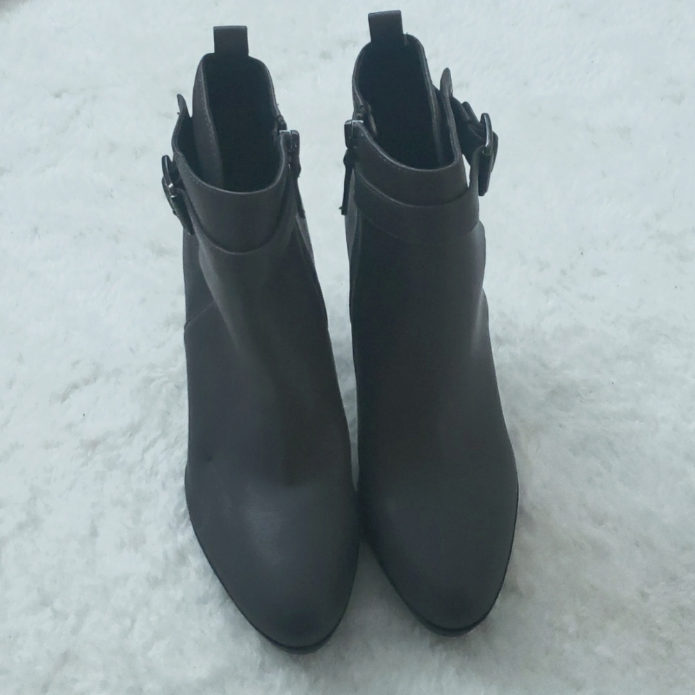 Franco Sarto Heeled Boots 7.5( scratch)